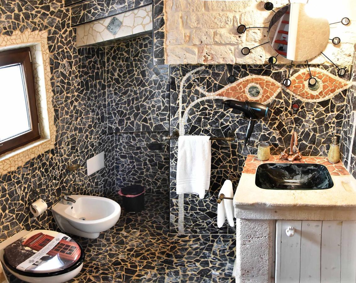 פוטיניאנו L'Angolo Di Gaudi, Casa Mila מראה חיצוני תמונה